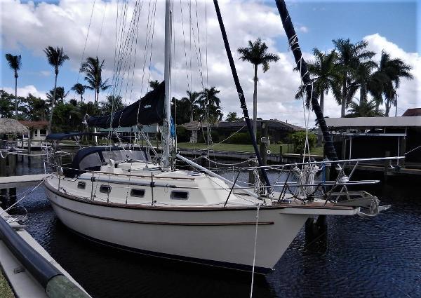 29' Island Packet, Listing Number 100843947, - Photo No. 2