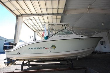 Used Boats: Trophy 2502 Walkaround for sale