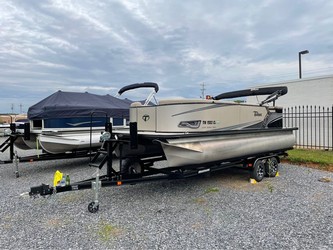 Used Boats: Tahoe Pontoons LT Cruise II 22 FT for sale
