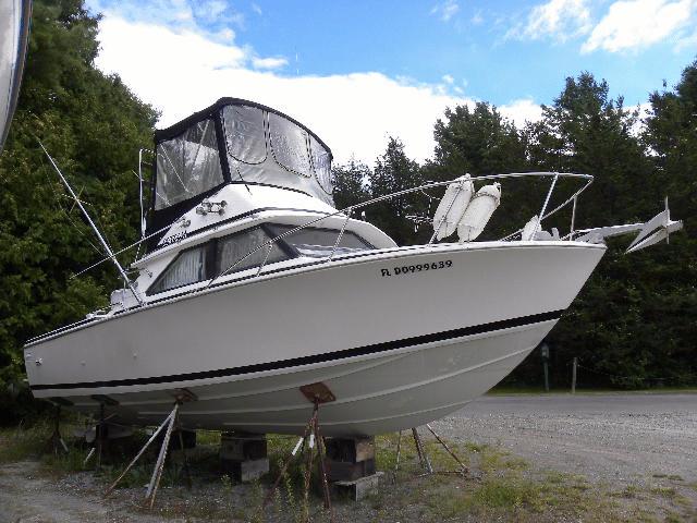 28' Bertram 28 Flybridge Express