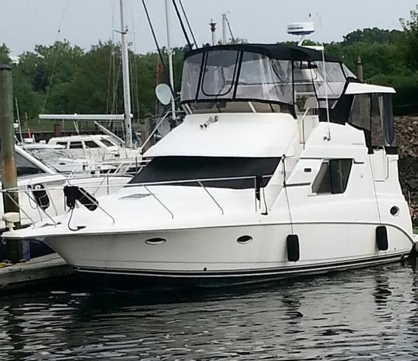35' Silverton 352 Motor Yacht