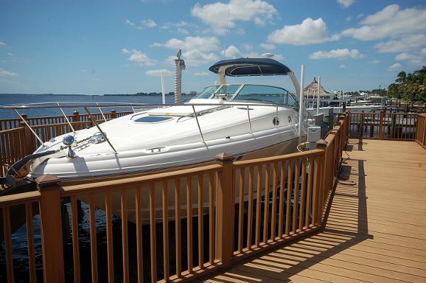 34' Sea Ray 340 Sundancer, 180 hrs, vdrive