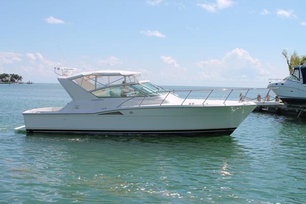 39' Hatteras Express Sport