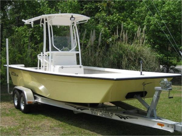 22' RIDDICK 2290 BAY RUNNER