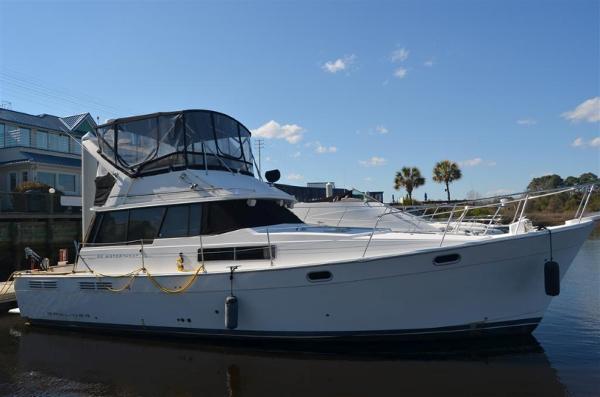 38' Bayliner 3888 Motoryacht Sedan