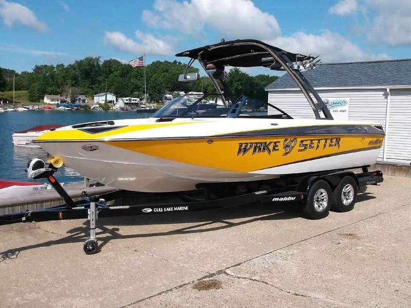 23' Malibu Boats Wakesetter 23 LSV