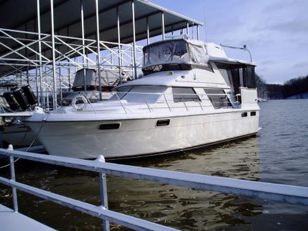 42' Carver Aft Cabin