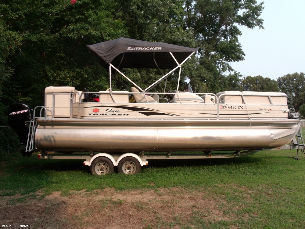 25' Sun Tracker 25 Party Barge