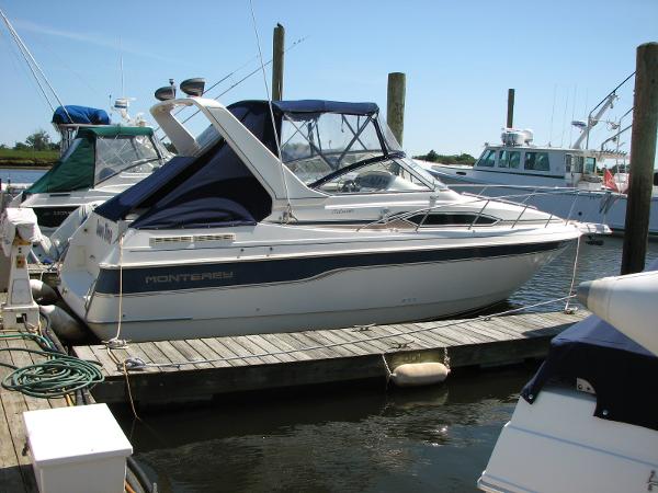 27' Monterey 276  Cruiser