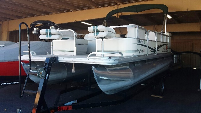 20' Sun Tracker 20 PARTY BARGE