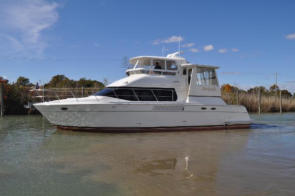 50' Carver 504 Cockpit Motor Yacht