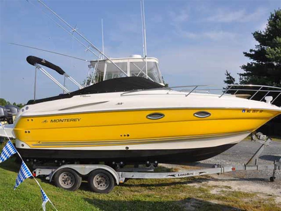 27' MONTEREY 250 Cruiser