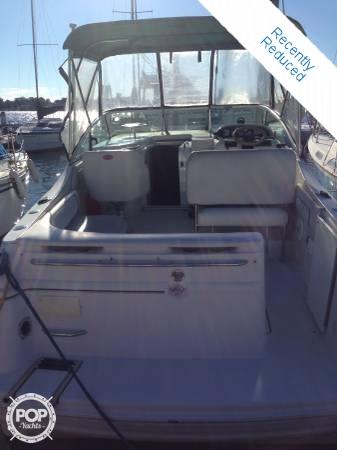 26' Larson Cabrio 260 Mid Cabin