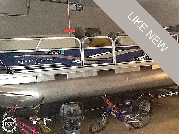 20' Sun Tracker Party Barge 18 DLX