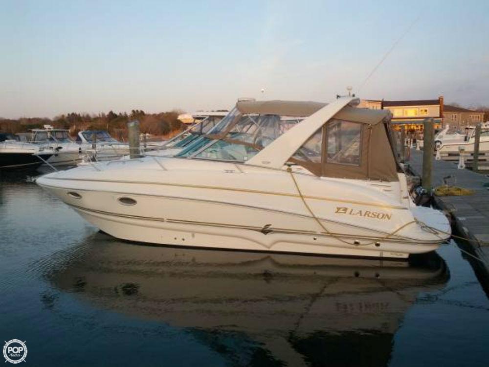 29' Larson Cabrio 274 Mid-Cabin