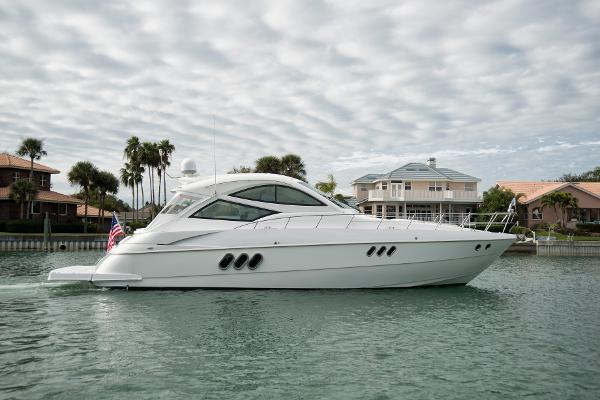 54' Cruisers Yachts 540 Coupe