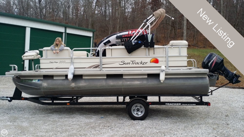 20' Sun Tracker Classic Party Barge 200