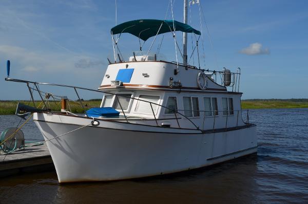 32' Marine Trader 32 Sedan Trawler