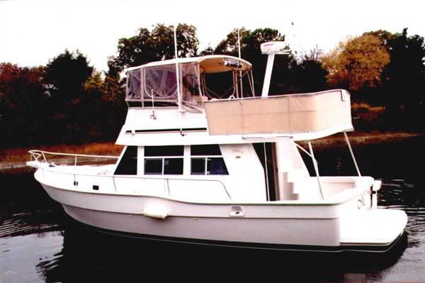 39' Mainship 390 Trawler