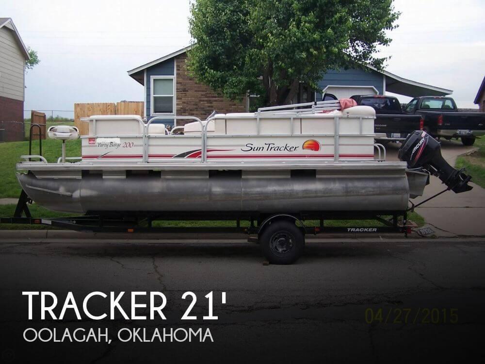21' Sun Tracker 200 Party Barge