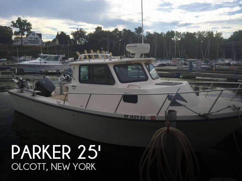 25' Parker Marine 2520 Pilothouse