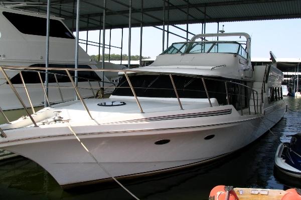 60' Bluewater Yachts 602 Aft Cabin