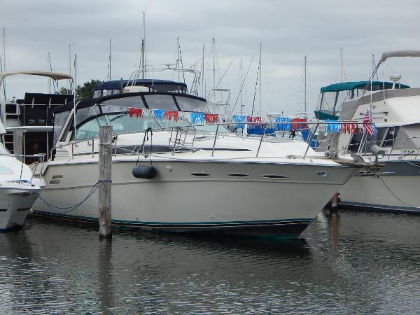 46' Sea Ray 460 Express Cruiser