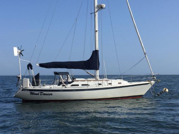 38' Ericson 380 by Pacific Seacraft