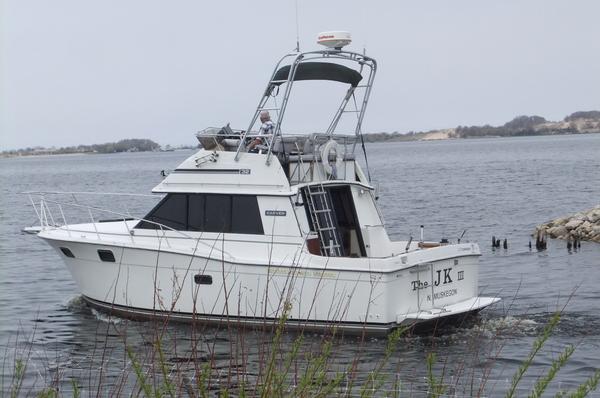 32' Carver Yachts 3227 Convertible