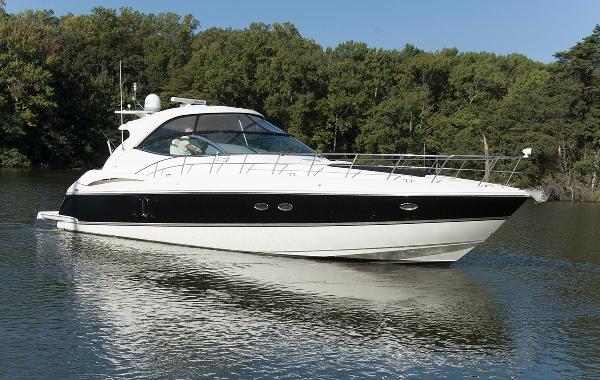 52' Cruisers Yachts 520 Express