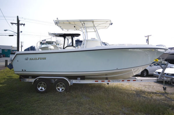 23' Sailfish 2360 CC