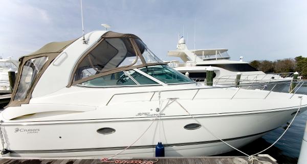 37' Cruisers Yachts 370 Express Diesel Power