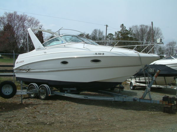 27' Larson Cabrio 270