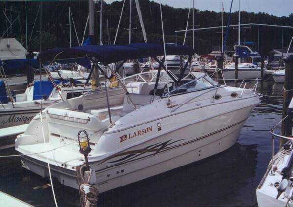 26' Larson Cabrio 254