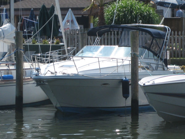 30' Rinker Fiesta Vee