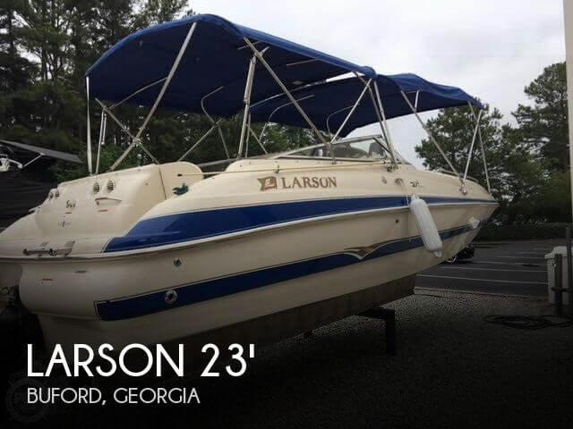 23' Larson 234 Escape Deck Boat