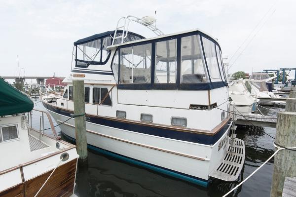 40' Marine Trader 40 Sundeck