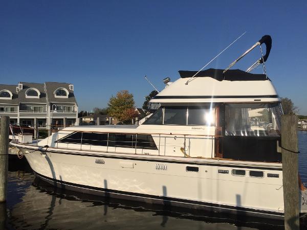 44' Trojan 44 Motor Yacht