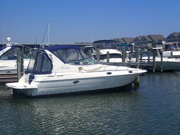 30' Cruisers 3075 Rogue Express