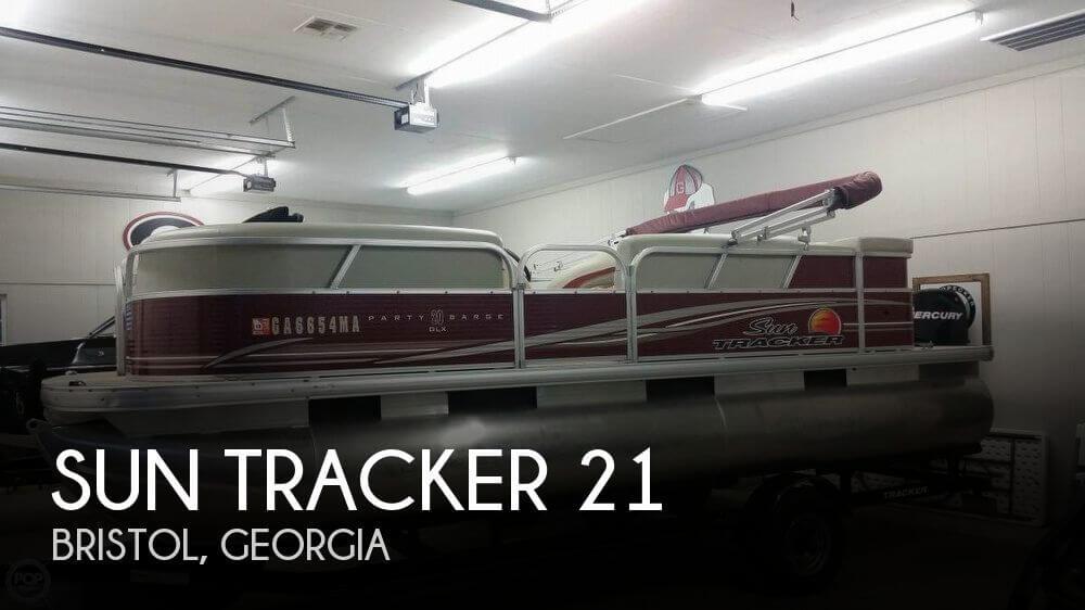 21' Sun Tracker Party Barge 20 DLX Signature Series