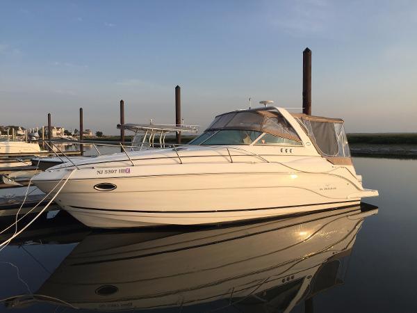 30' Rinker 300 Express Cruiser