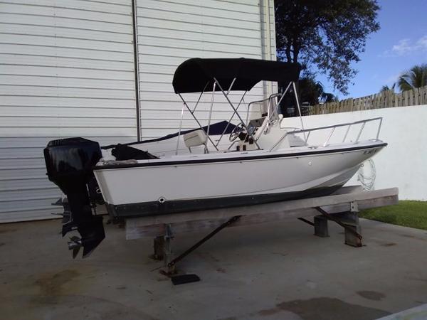 18' Boston Whaler Outrage II Center Console