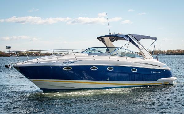 35' Monterey 350 Sport Yacht