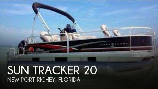 20' Sun Tracker 18 DLX bass buggy