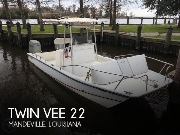 22' Twin Vee Awesome 22