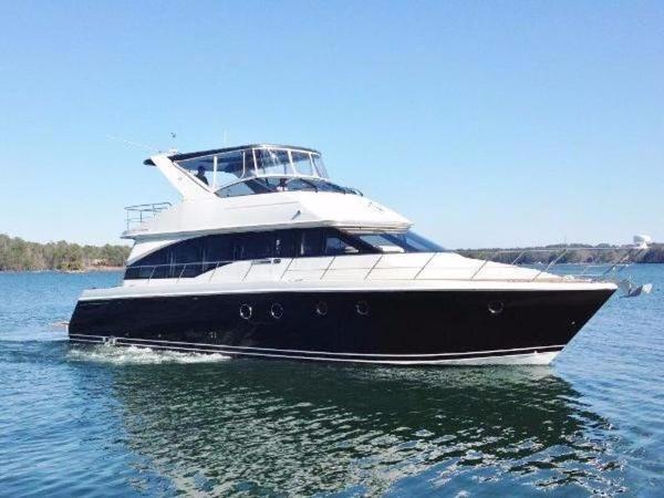 54' CARVER YACHTS 54 Voyager