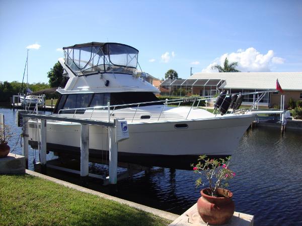 32' Bayliner 3288 Motoryacht