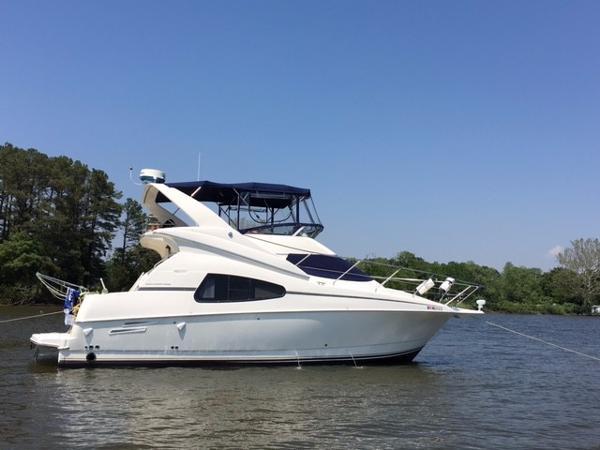 33' Silverton 330 Sport Bridge