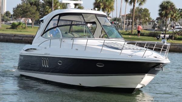42' Cruisers Yachts 420 Express IPS Diesel 