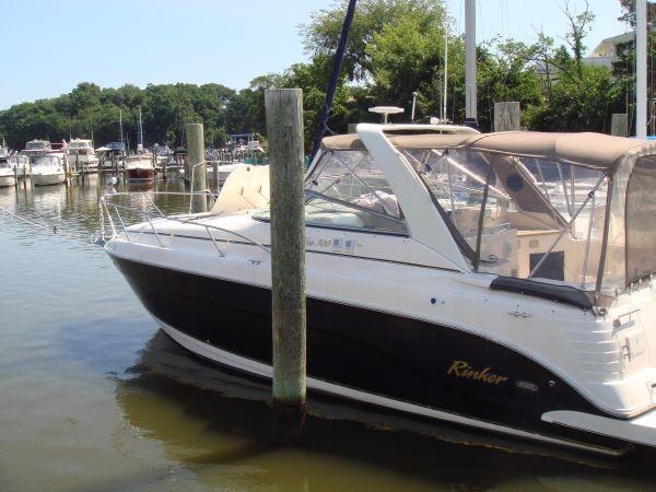 30' Rinker 300 Fiesta Vee